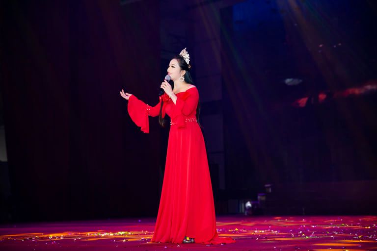 Làm Quỳnh cùng dàn sao “chiêu đãi” âm nhạc trên đất nước Chùa tháp