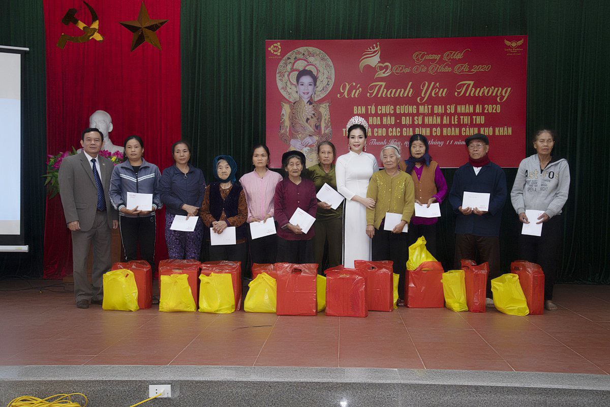 Đại sứ Lê Thị Thu kết hợp quỹ Trái tim Nhân ái trao quà thiện nguyện tại Thanh Hóa