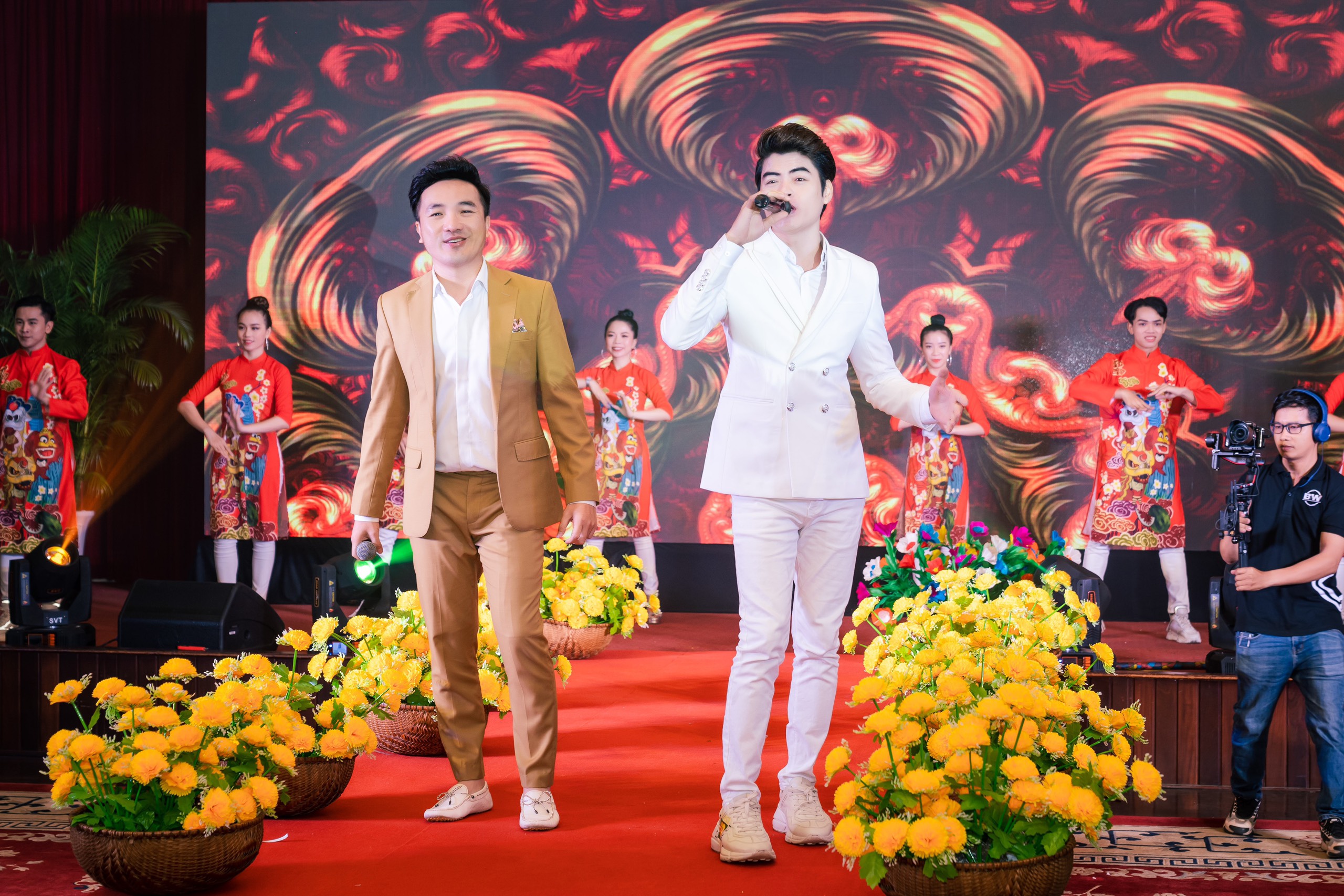 “Hoàng tử” Lưu Hưng “chốt hạ” năm 2020 bằng giải thưởng kinh doanh