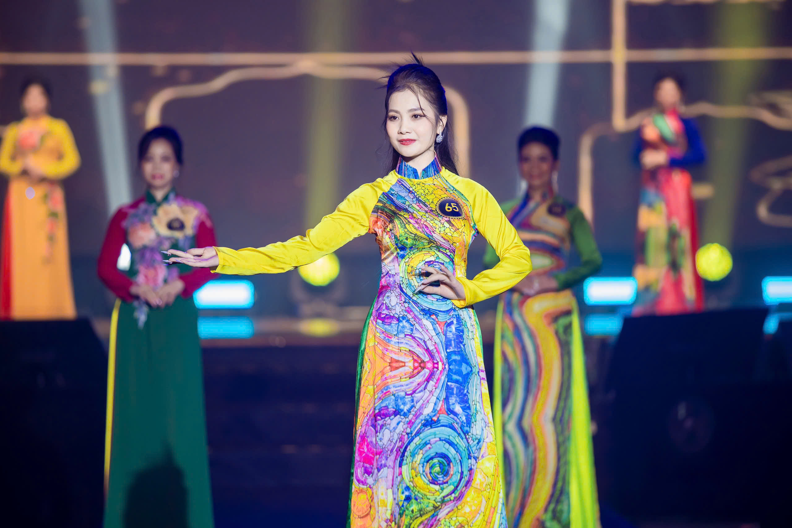 Hoa hậu Doanh nhân Quốc tế 2024, Đỗ Thị Dinh nhận danh hiệu Ms Gương mặt đẹp