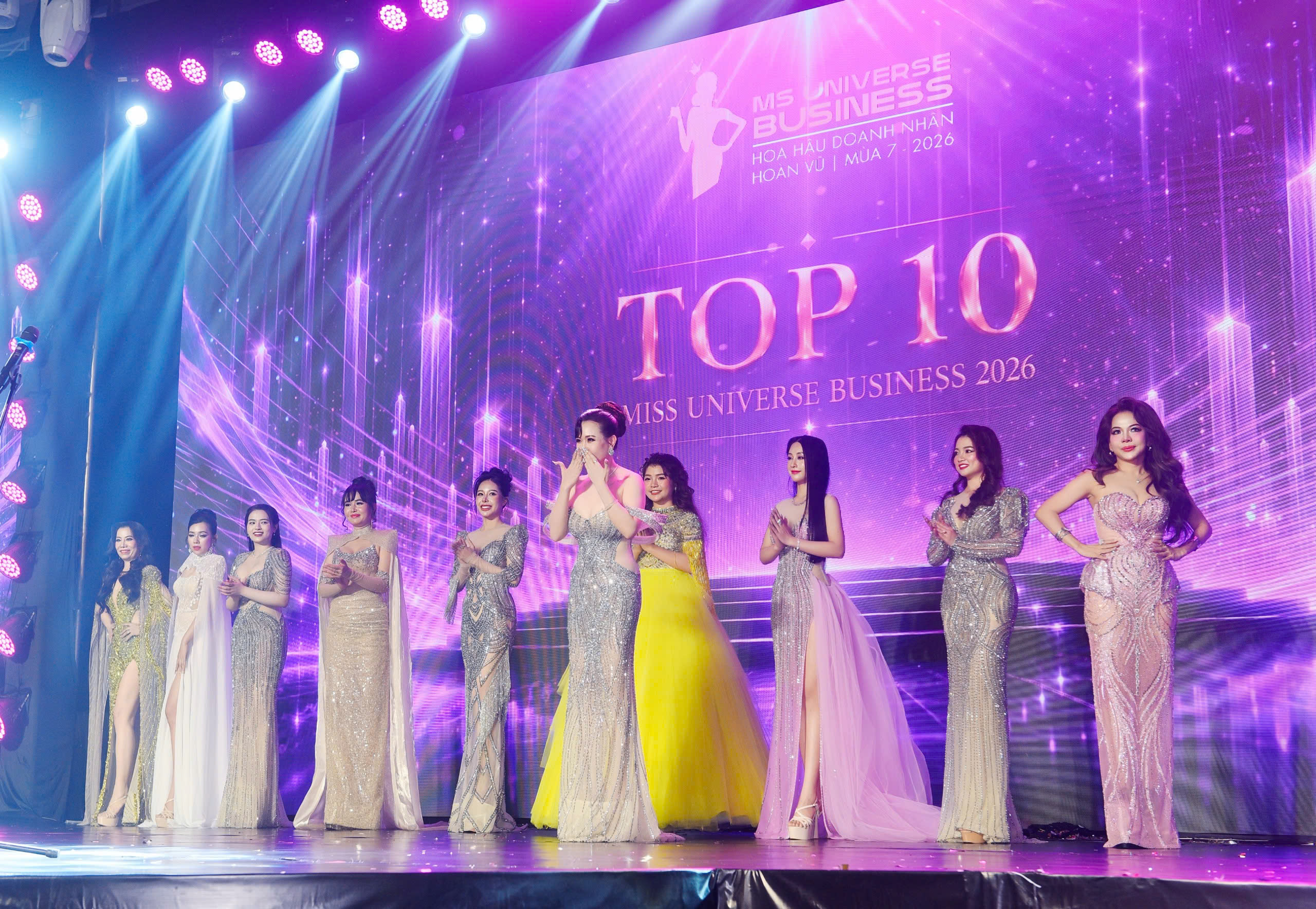 Nhìn lại thời trang dạ hội Jennifer Ly Couture tại Ms Universe Business 2026